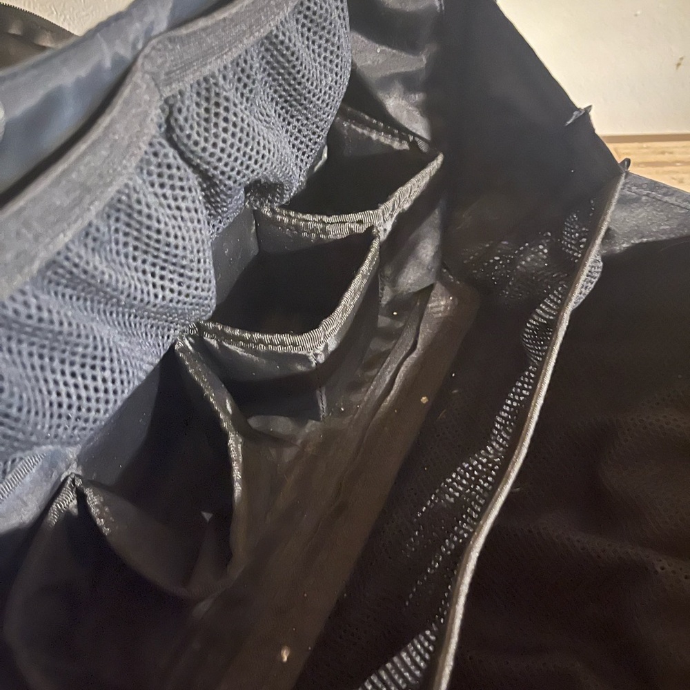 Baby Bjorn Black Crossbody diaper bag‎ - Picture 4 of 6